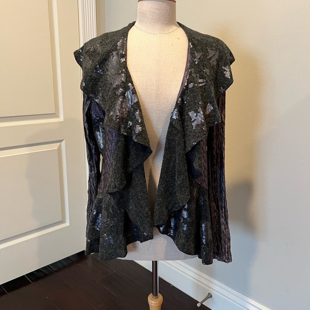 Chic Ruffled Cardigan - Picture 5 of 6